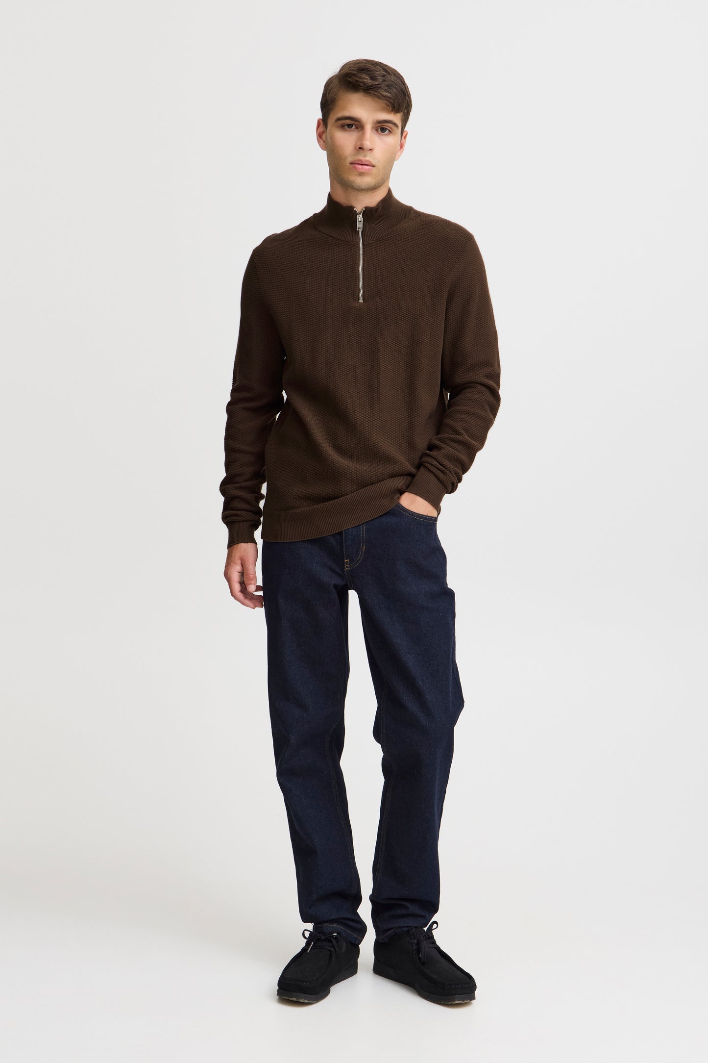CASUAL FRIDAY MEN'S KARL STRUCTURED HALF ZIP KNIT SWEATER IN DEMITASSE