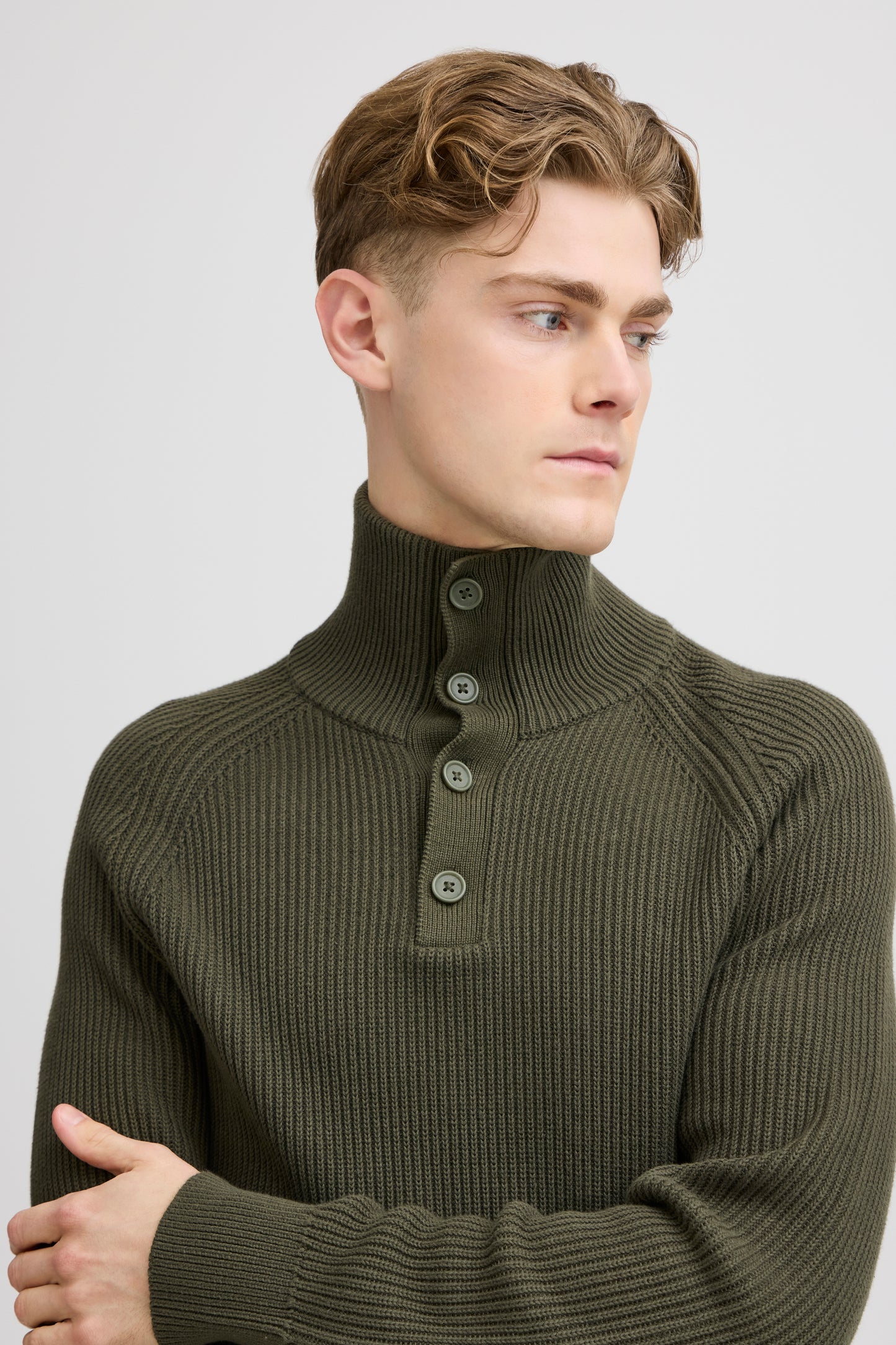 CASUAL FRIDAY MEN'S KRISTIAN RIBBED HIGH NECK KNIT SWEATER IN DEEP DEPTHS