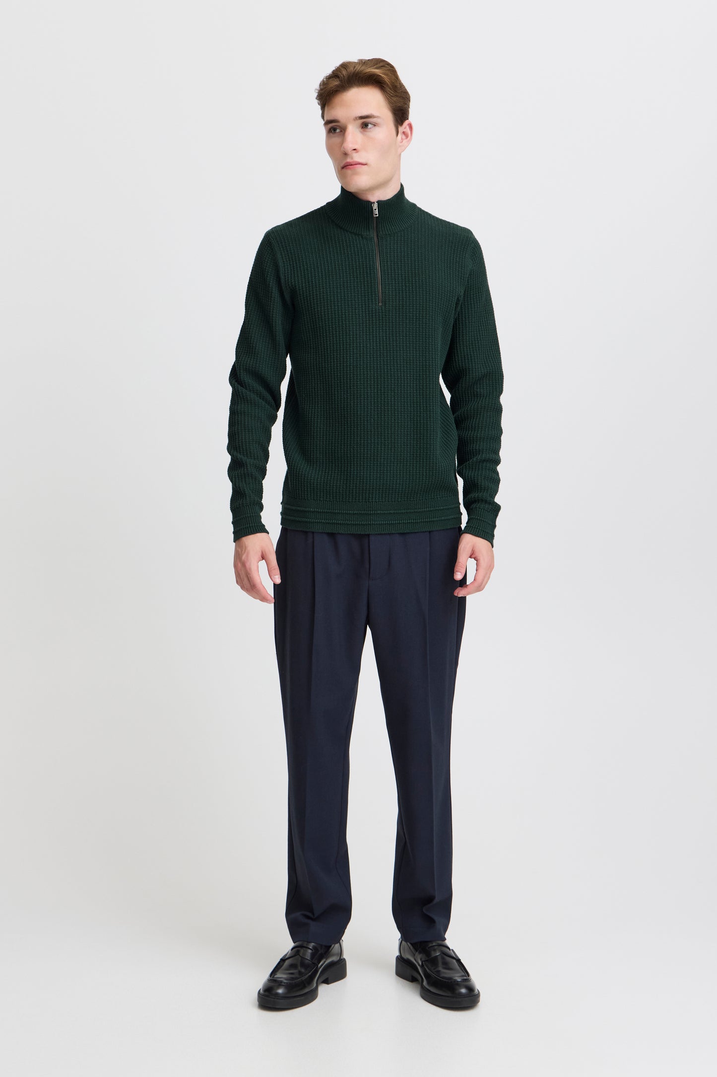 CASUAL FRIDAY MEN'S KARL HALF ZIP STRUCTURED KNIT SWEATER IN DARKEST SPRUCE