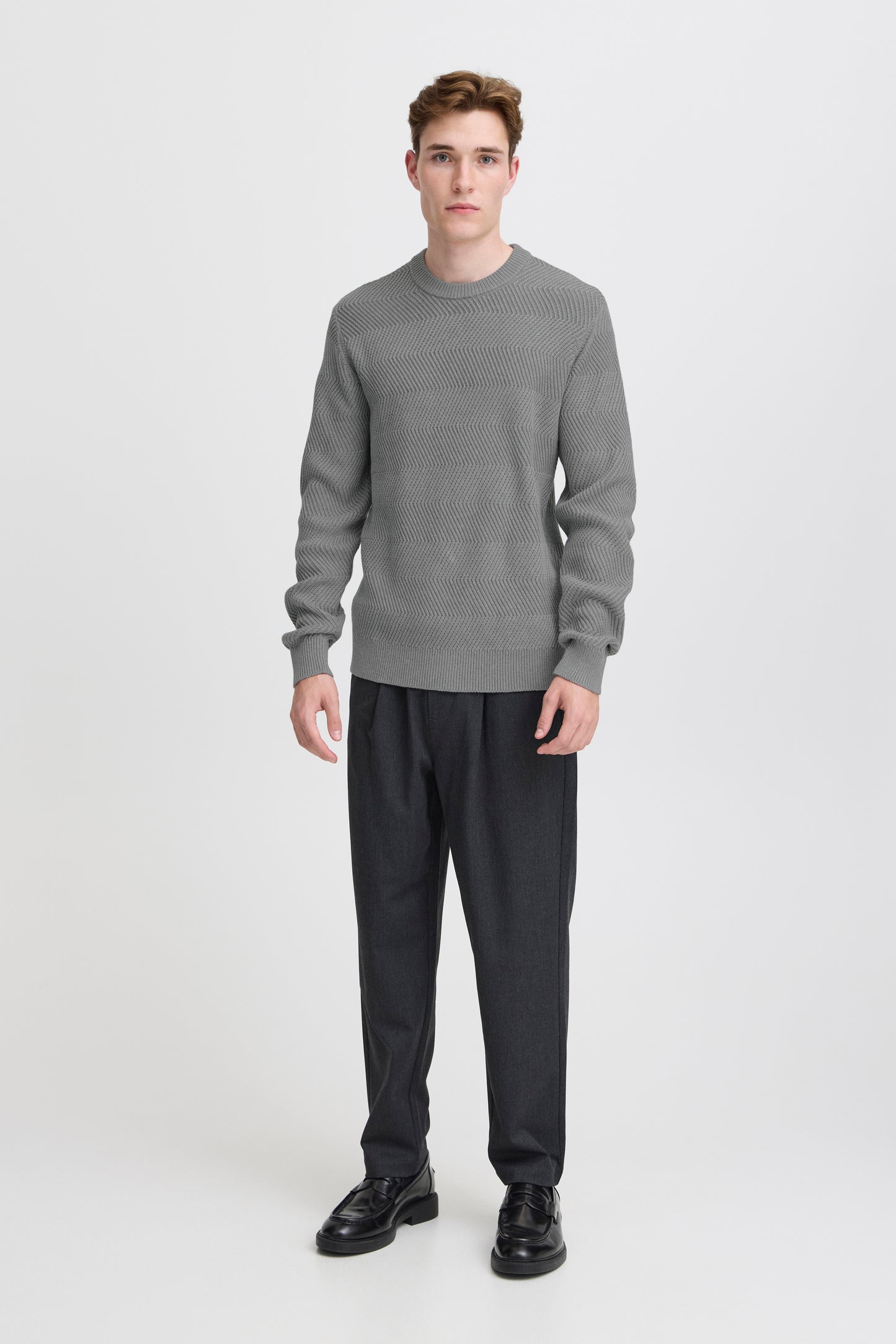 CASUAL FRIDAY MEN'S KARL STRUCTURED CREW NECK KNIT SWEATER IN MID GREY MELANGE