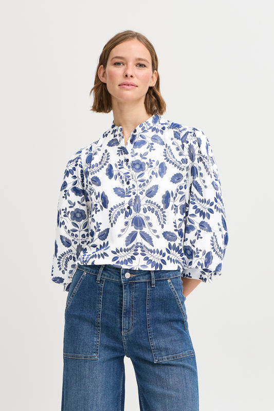 B.YOUNG ISOLSA BLOUSE WITH FLOWER PATTERN IN MEDIUM BLUE