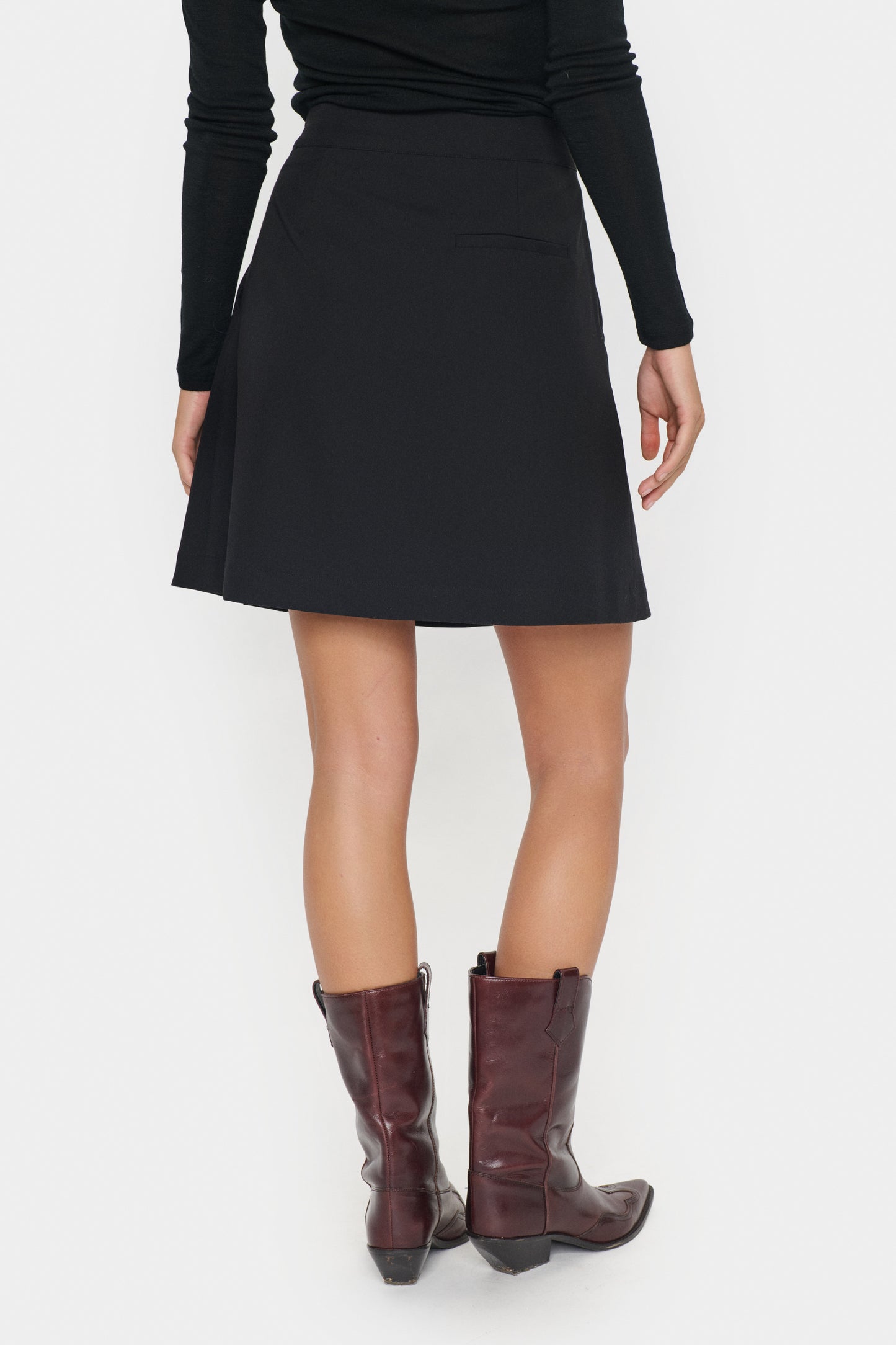 SAINT TROPEZ JENEVER SKIRT IN BLACK