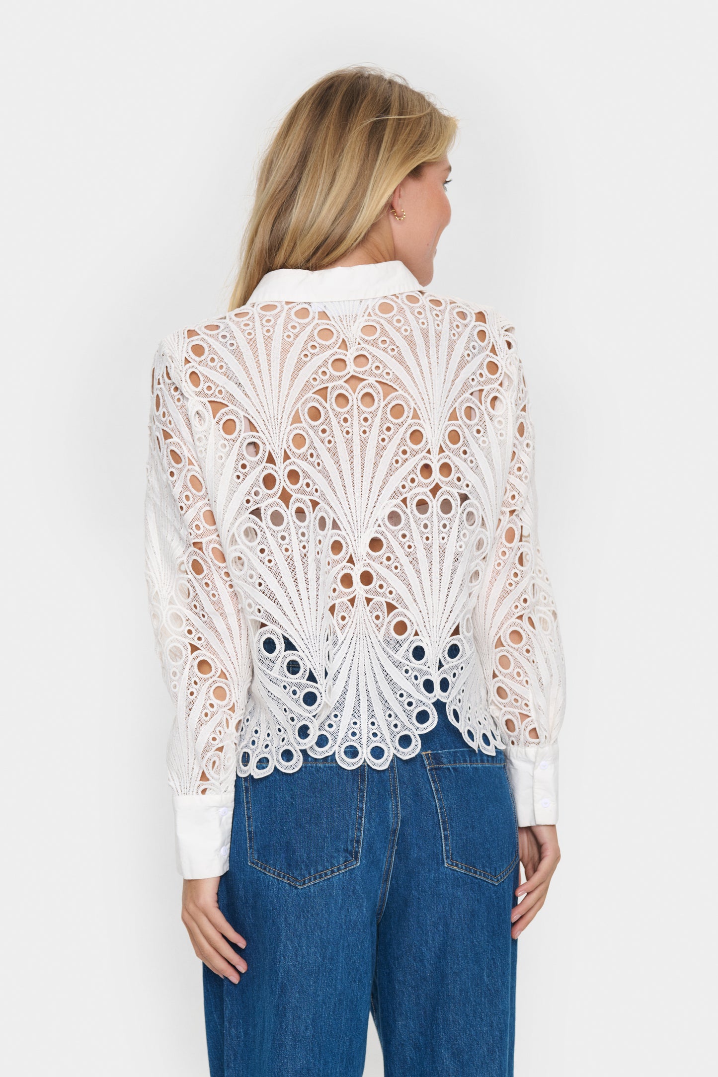 SAINT TROPEZ JILIANNA SHIRT IN BRIGHT WHITE
