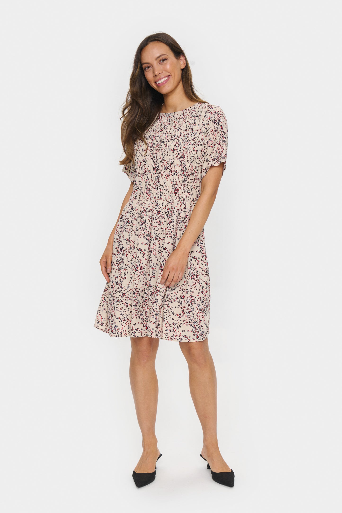 SAINT TROPEZ GISLA SHORT SLEEVE DRESS IN FOG WINDSWEPT LEAVES
