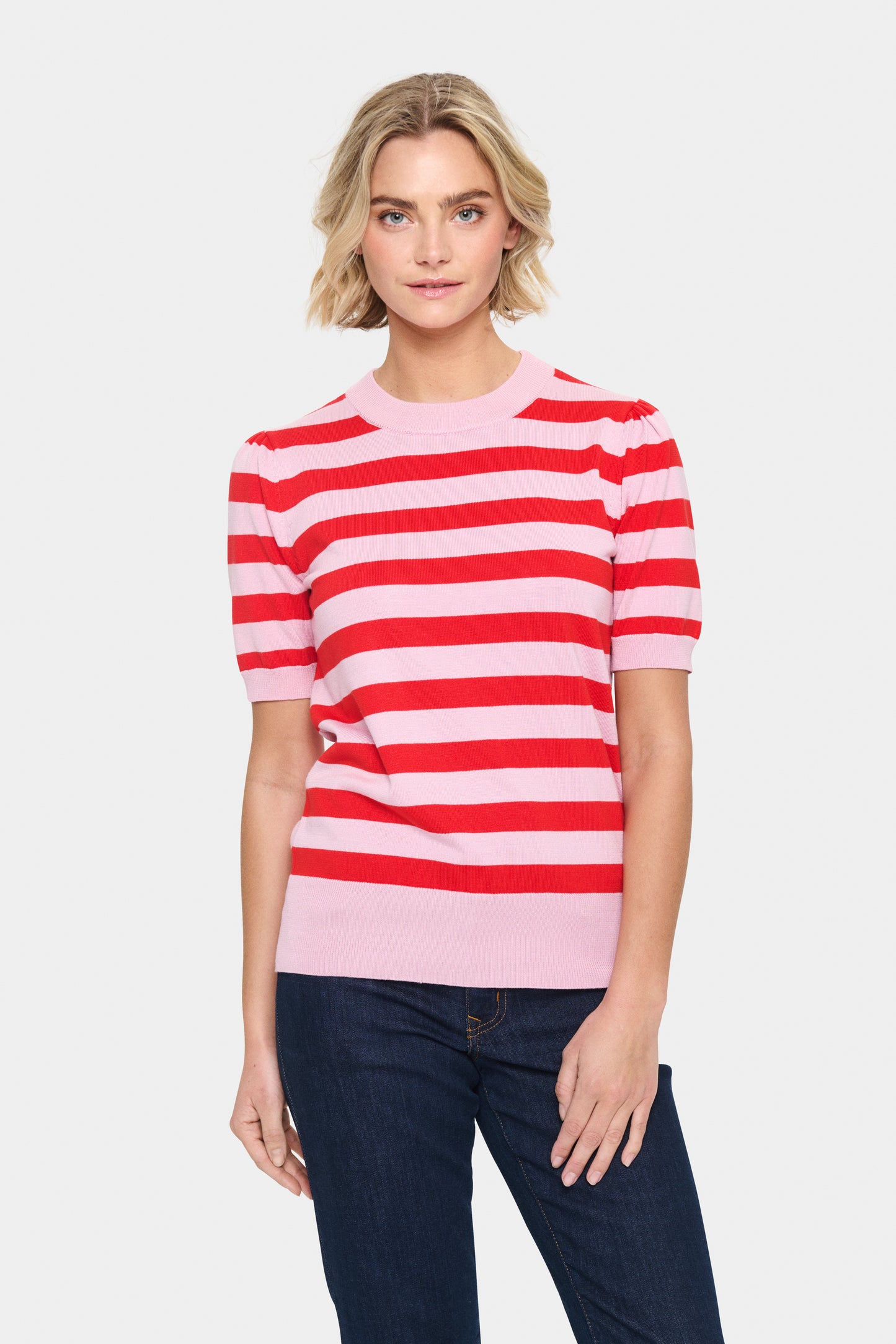SAINT TROPEZ MILA SHORT SLEEVE BLOCK STRIPPED PULLOVER IN PINK FLAME