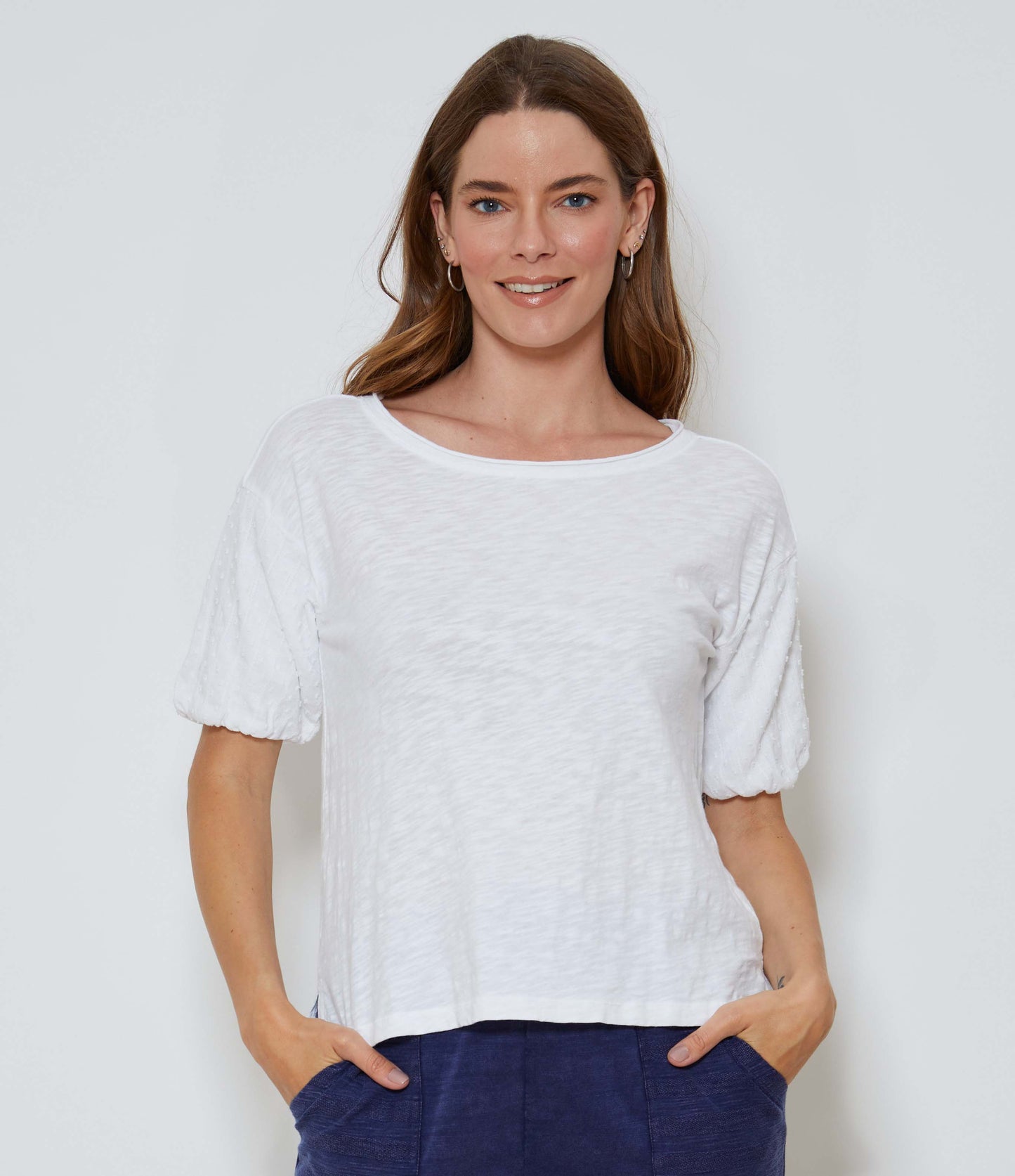 MODODOC WHITE OPEN NECK BUBBLE SLEEVES TEE