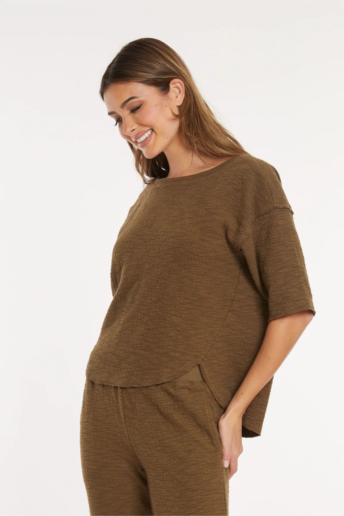 MODODOC ELBOW SLEEVE CURVE HEM TOP IN CLOUD FERN