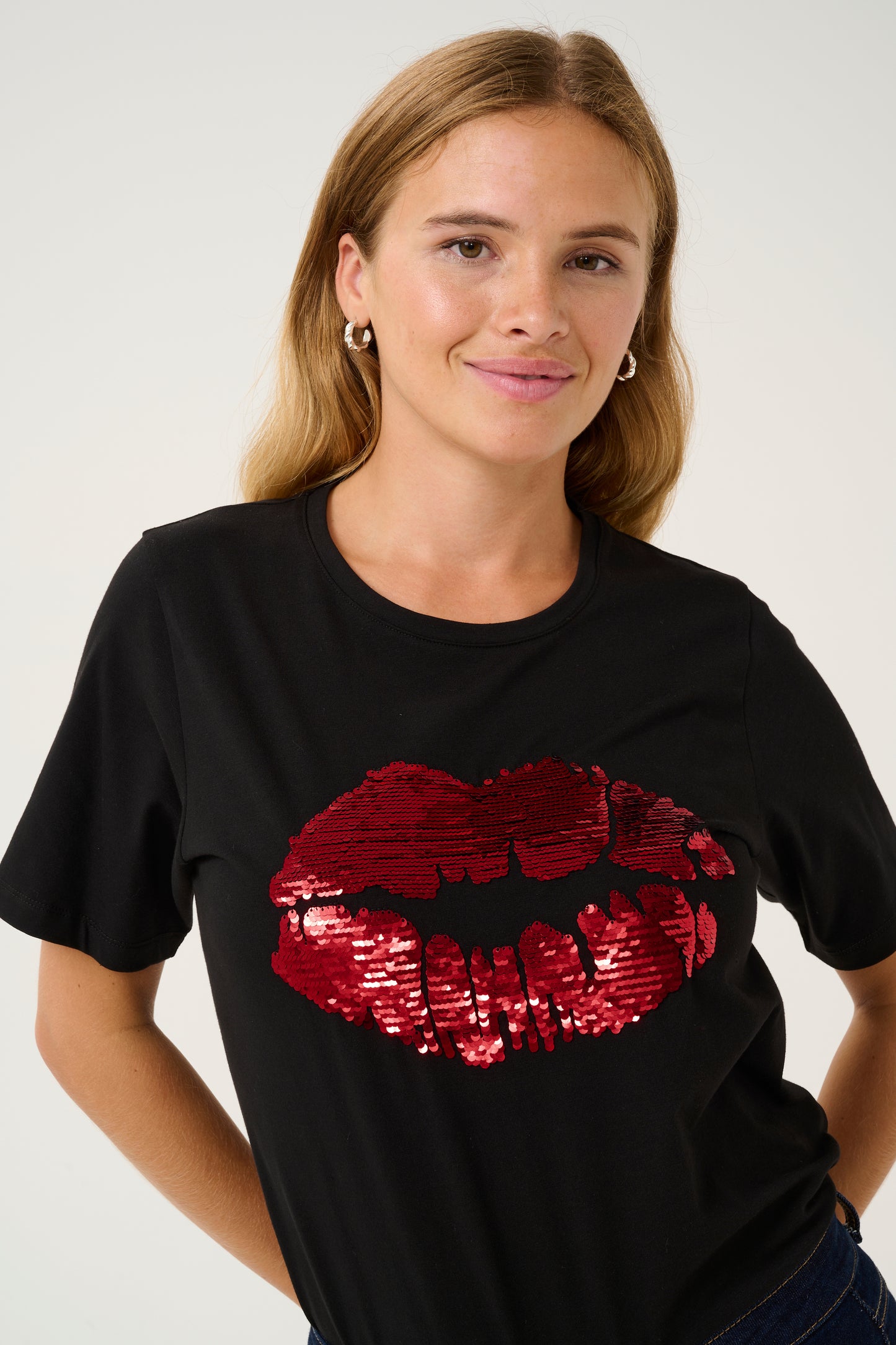 CULTURE FORA BLACK WITH RED GITH T-SHIRT