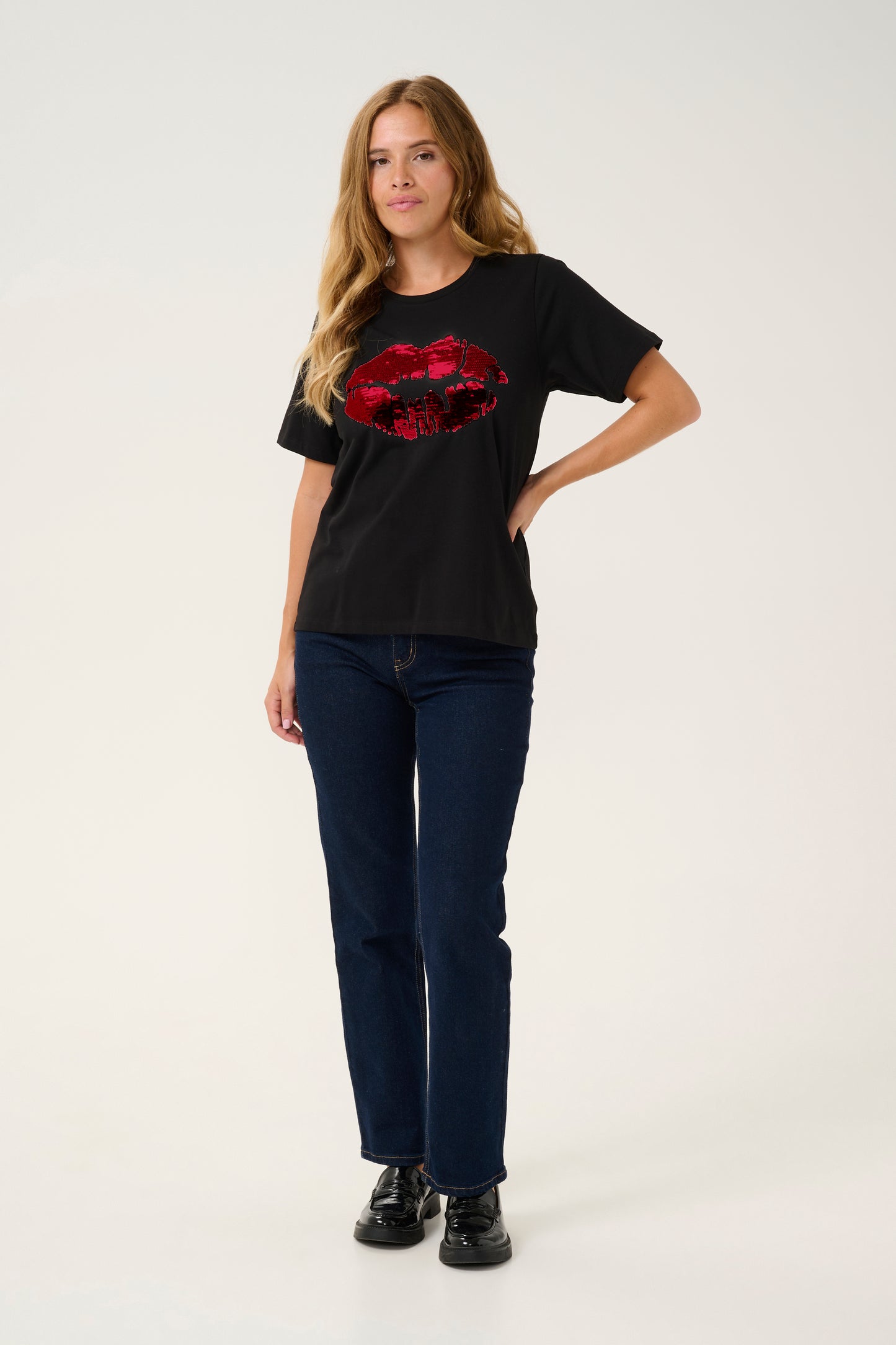 CULTURE FORA BLACK WITH RED GITH T-SHIRT