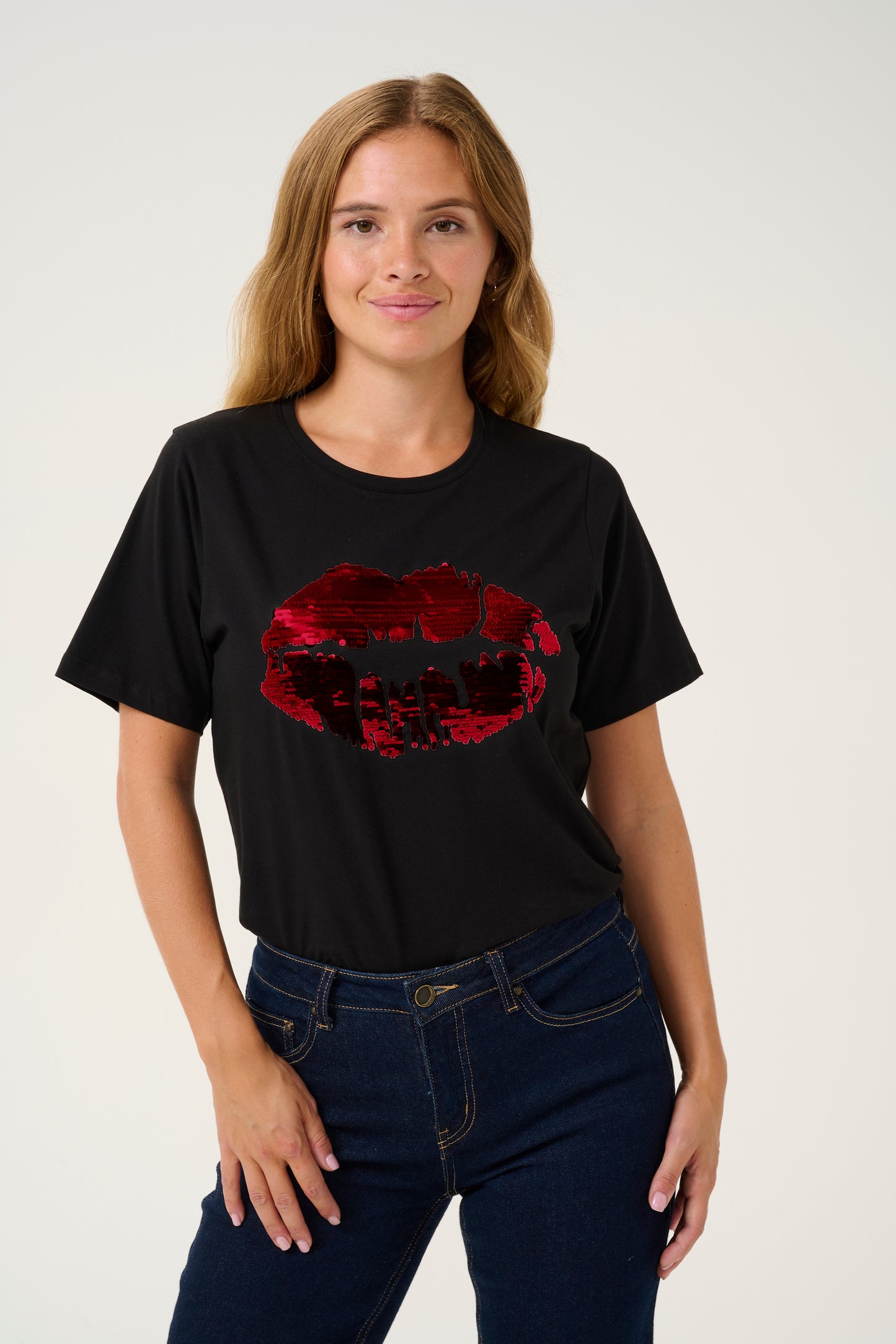 CULTURE FORA BLACK WITH RED GITH T-SHIRT