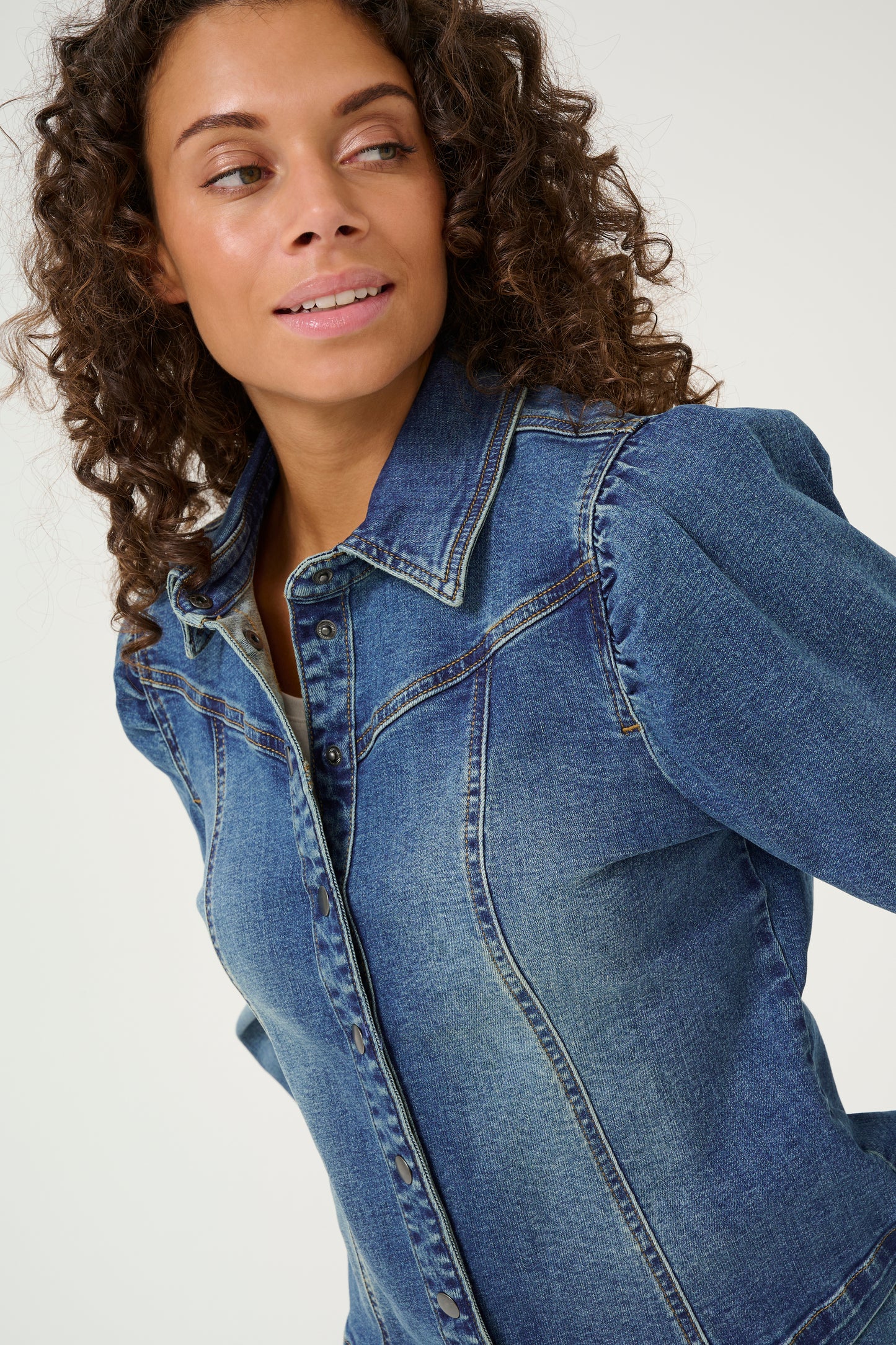 CULTURE HAILEY AMI SHIRT IN MEDIUM VINTAGE BLUE WASH