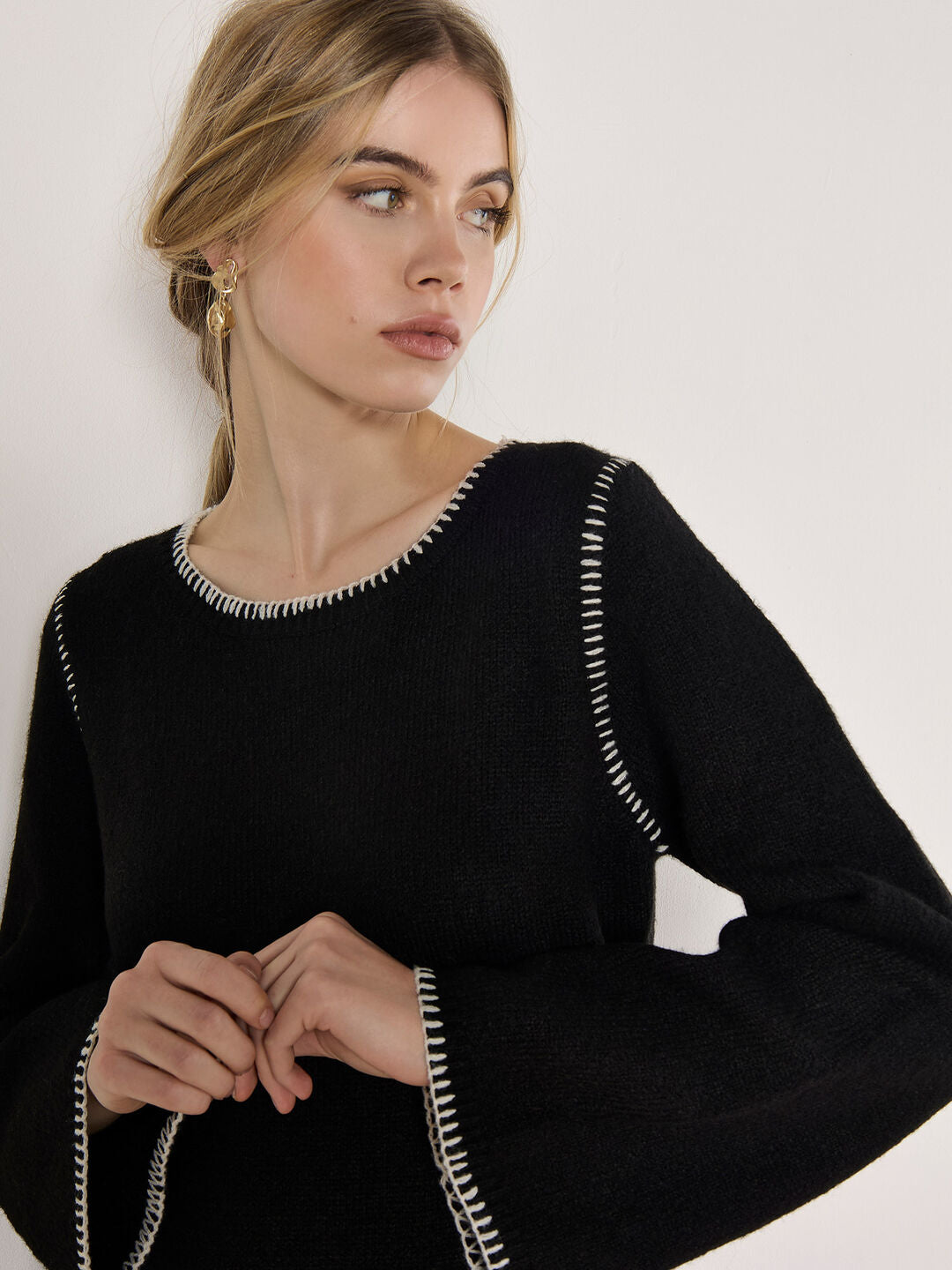 APRICOT BLANKET STITCH KNITTED SWING DRESS IN BLACK WITH WHITE DETAIL