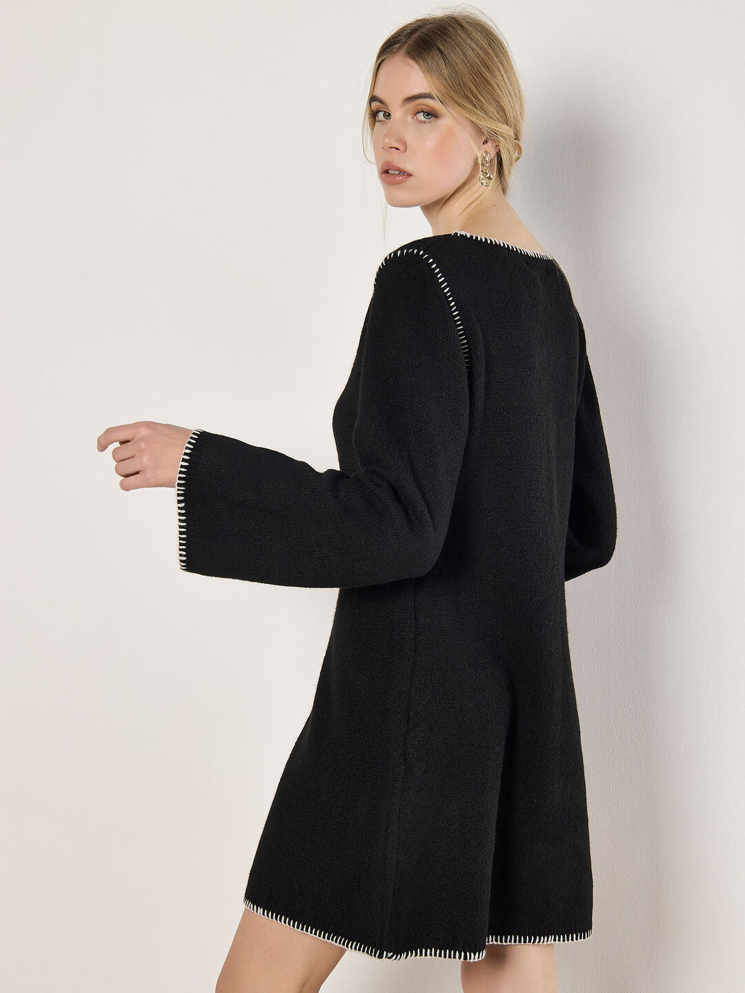 APRICOT BLANKET STITCH KNITTED SWING DRESS IN BLACK WITH WHITE DETAIL