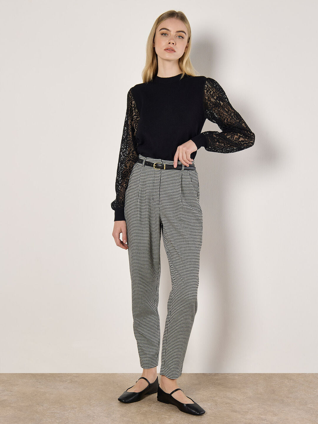 APRICOT BLACK LACE ARM CREW NECK SWEATER