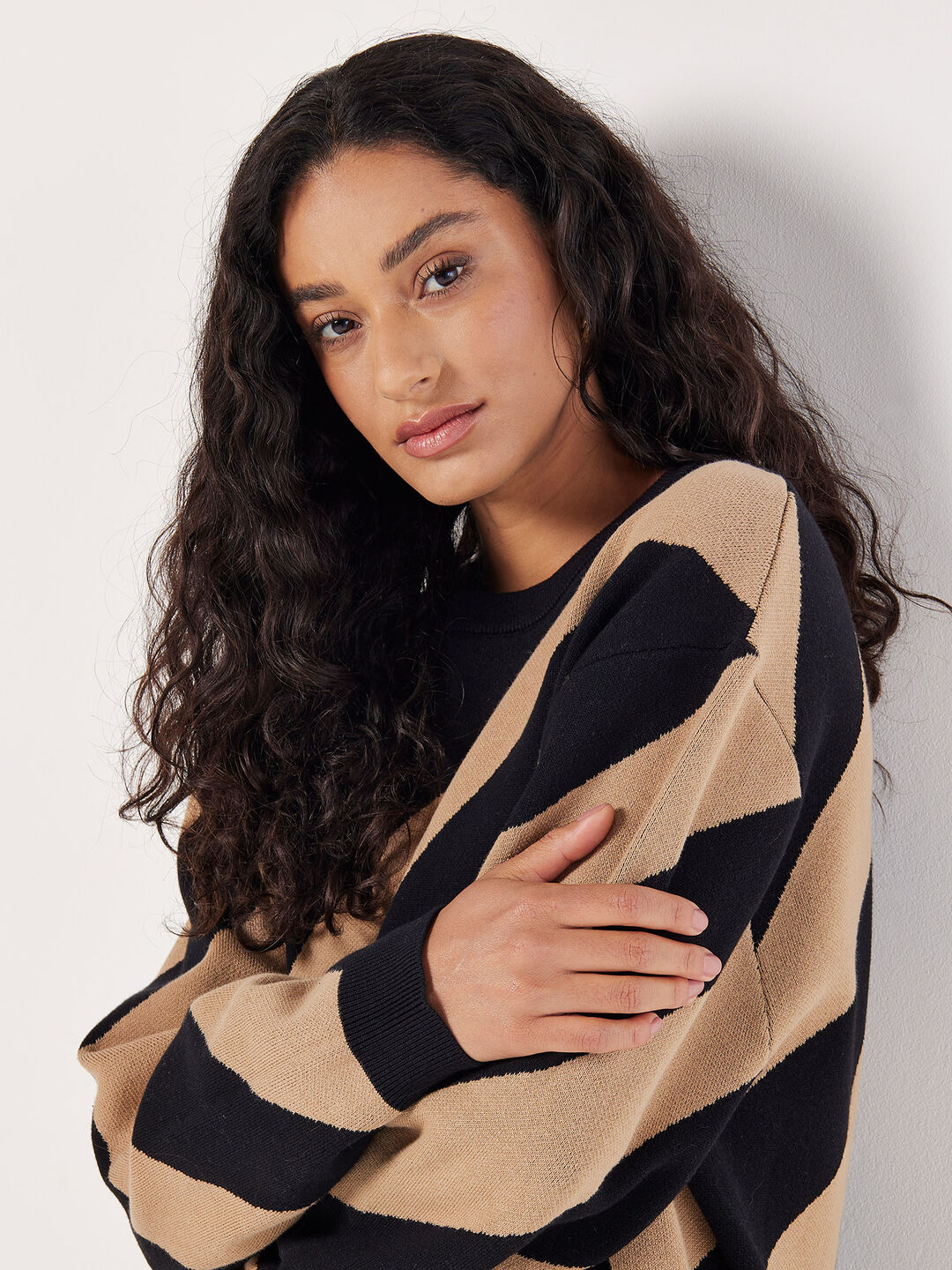 APRICOT DIAGONAL STRIPED OVERSIZED SWEATER IN BLACK AND TAN