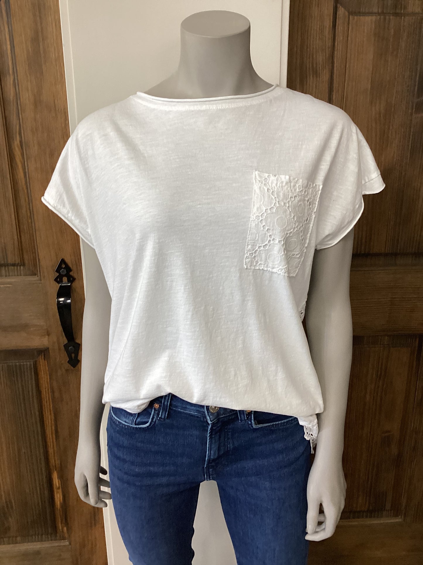 ELISSIA WHITE TOP WITH POCKET