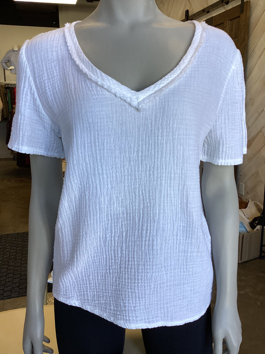 M MADE IN ITALY V NECK WOVEN TOP IN WHITE