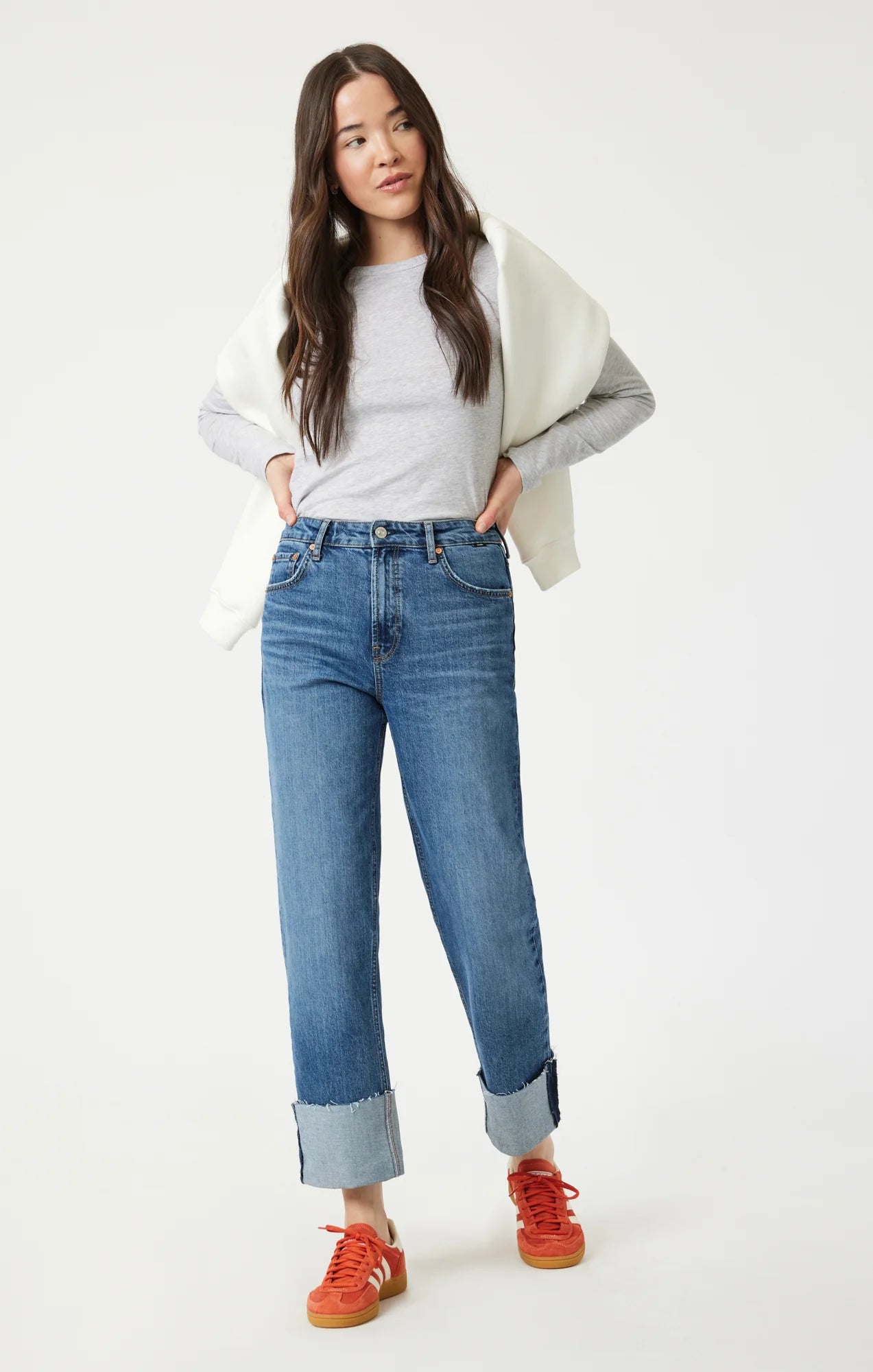 SAVANNAH CUFFED STRAIGHT LEG JEANS IN CLASSIC BLUE