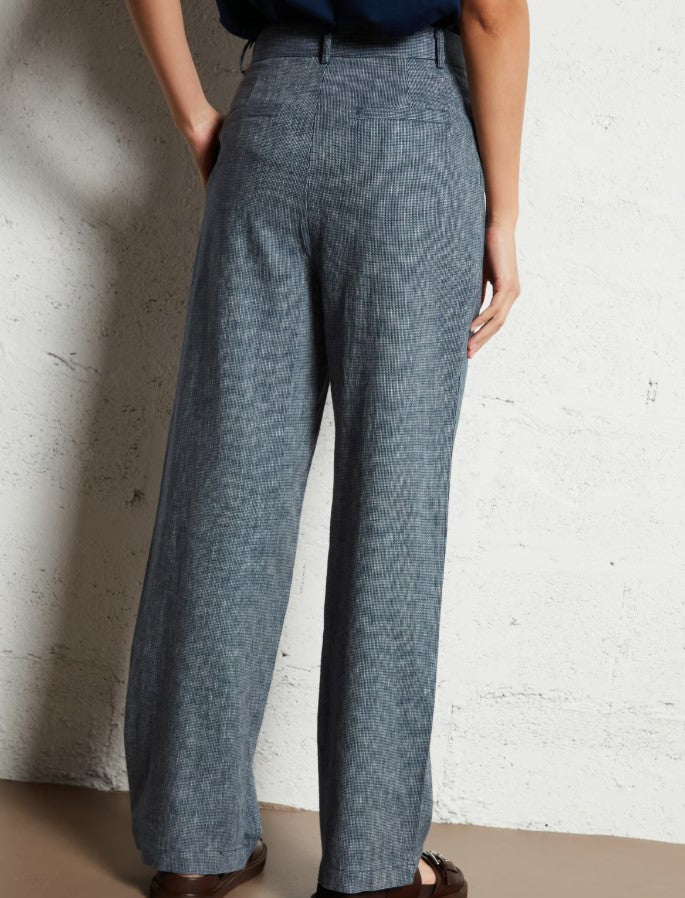 THE KORNER LINEN PLEATED TROUSERS IN NAVY PATTERN
