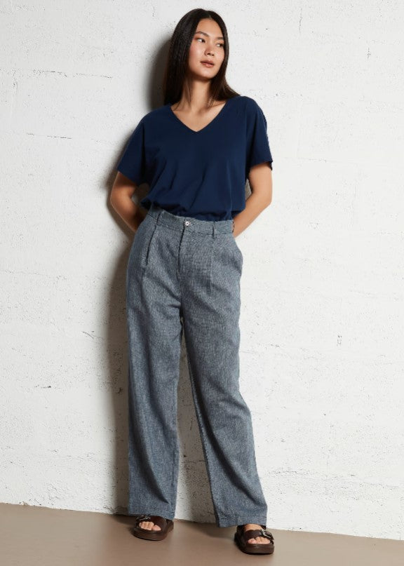 THE KORNER LINEN PLEATED TROUSERS IN NAVY PATTERN