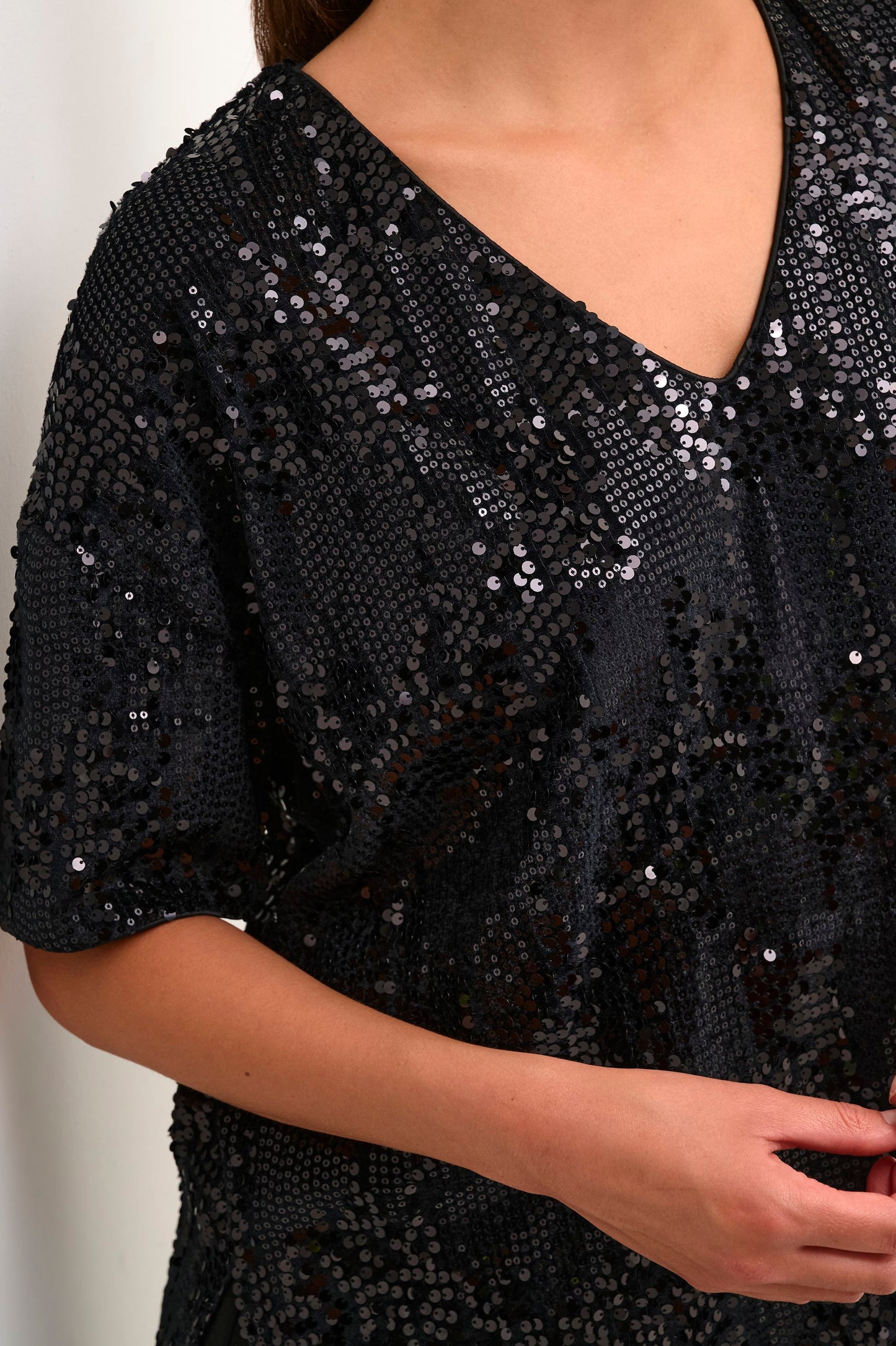 KAFFE BLACK NICOLE SEQUIN TOP