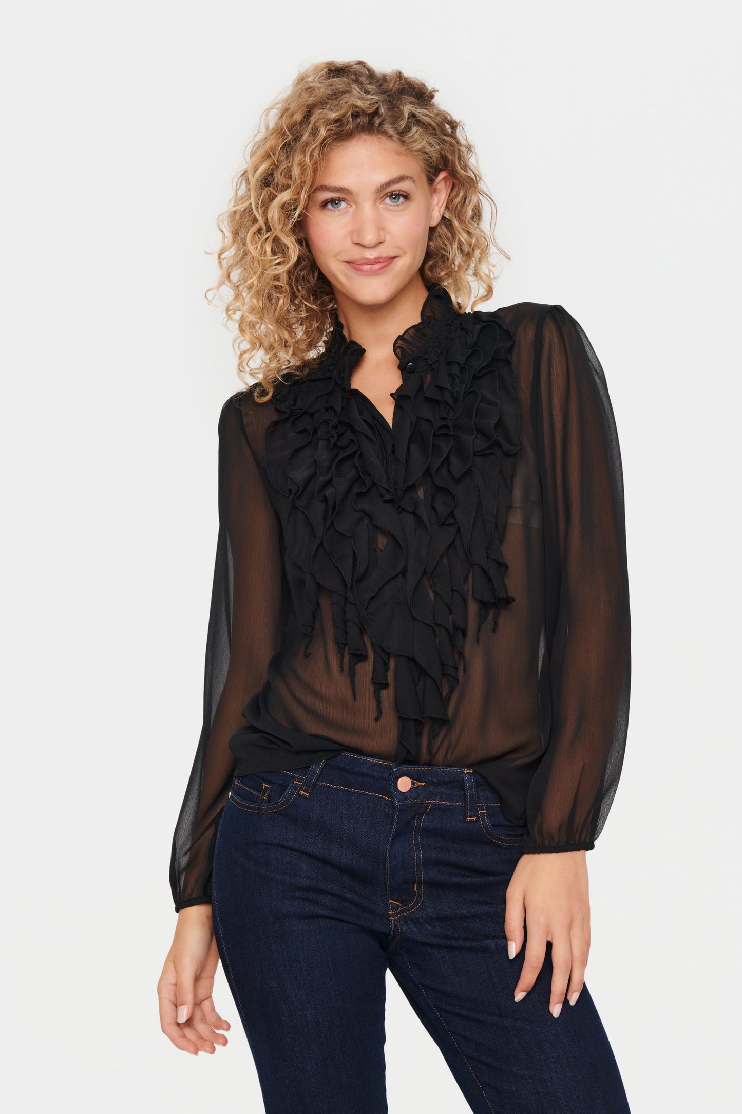 SAINT TROPEZ LILJA LONG SLEEVED CRINKLE BLOUSE IN BLACK