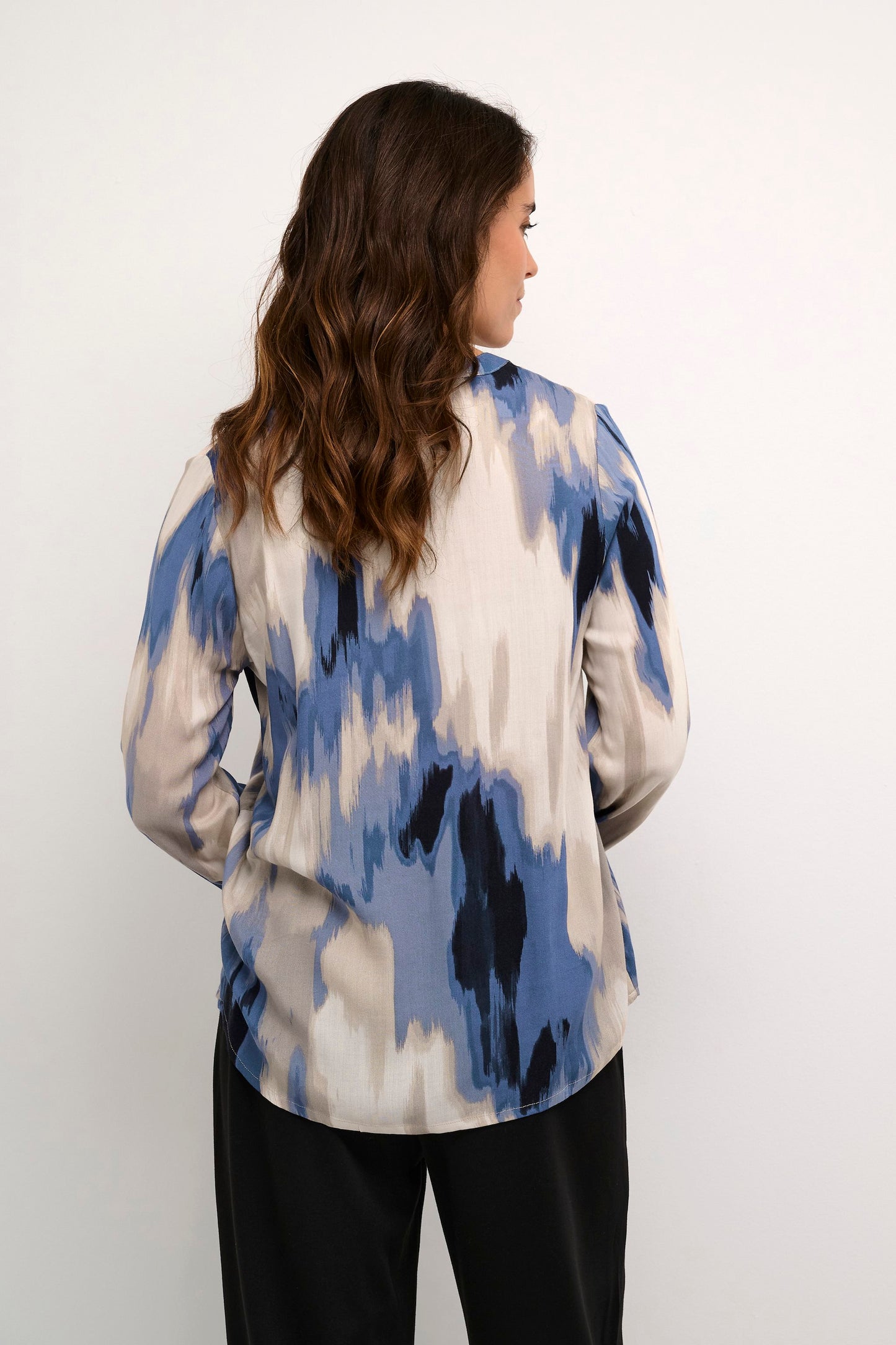 KAFFE BLUE ABSTRACT PRINT BEATHE BLOUSE