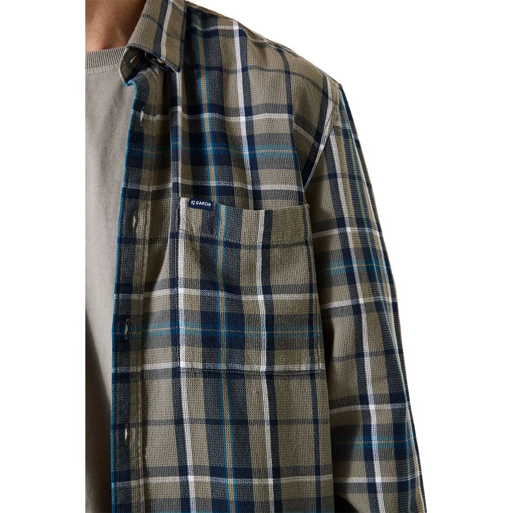 GARCIA MEN'S LONG SLEEVE CHECKED BUTTON SHIRT IN VETIVER