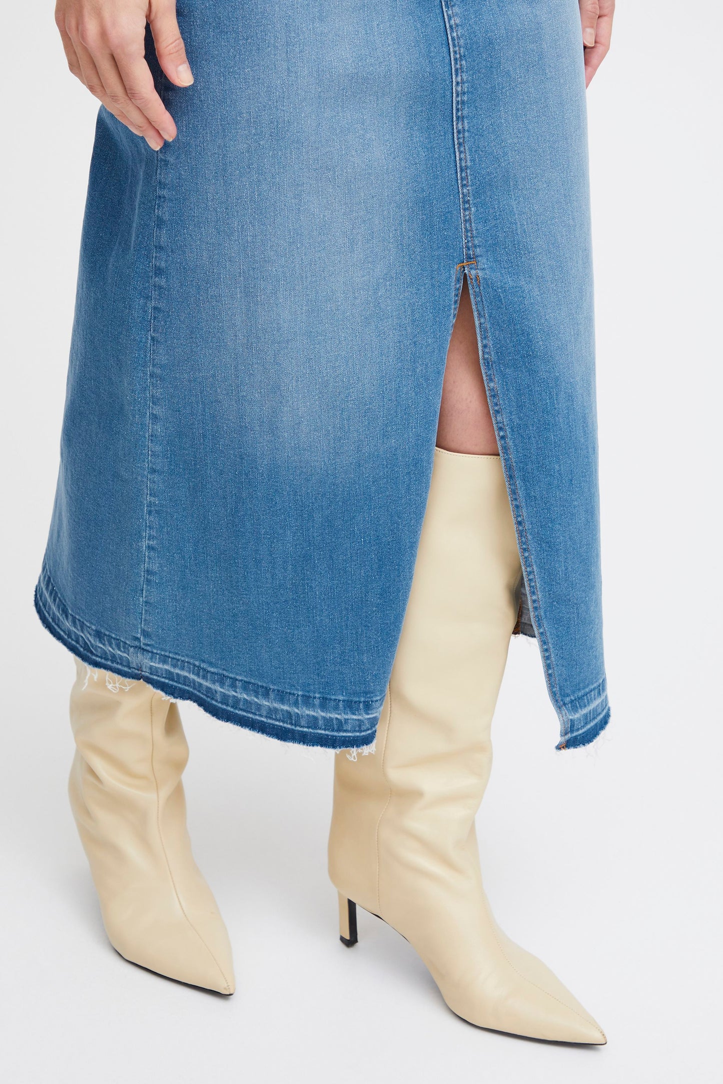 B.YOUNG LIGTH BLUE DENIM KOMMA SKIRT