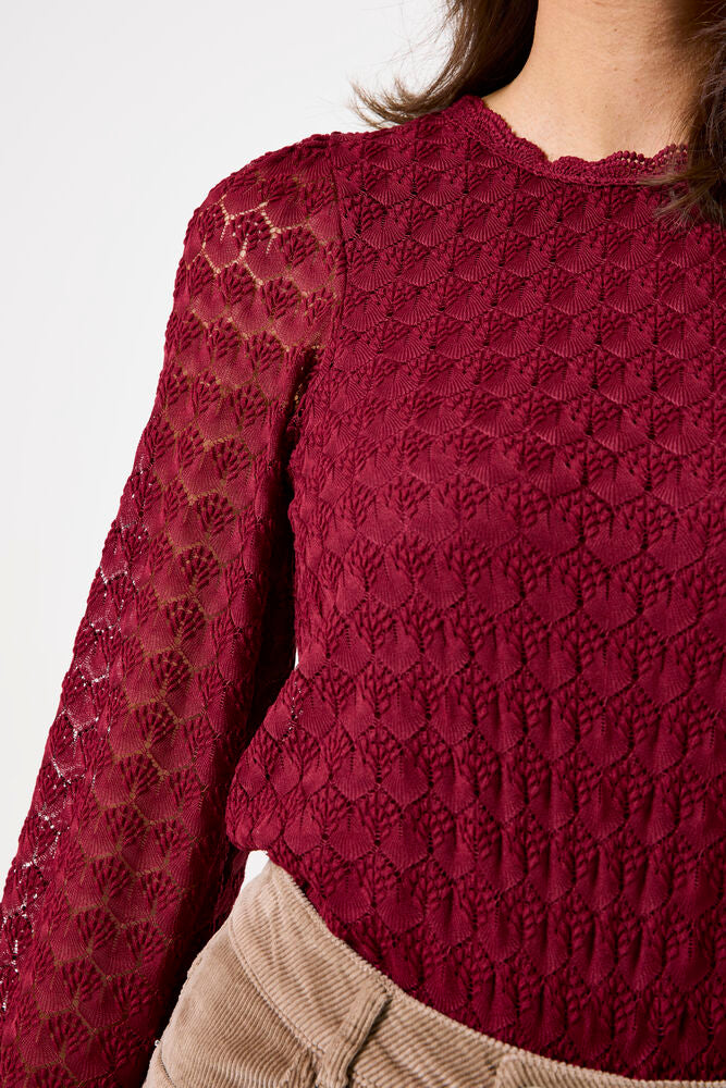 GARCIA LONG-SLEEVED TOP WITH LACE ACCENT IN BURGUNDY