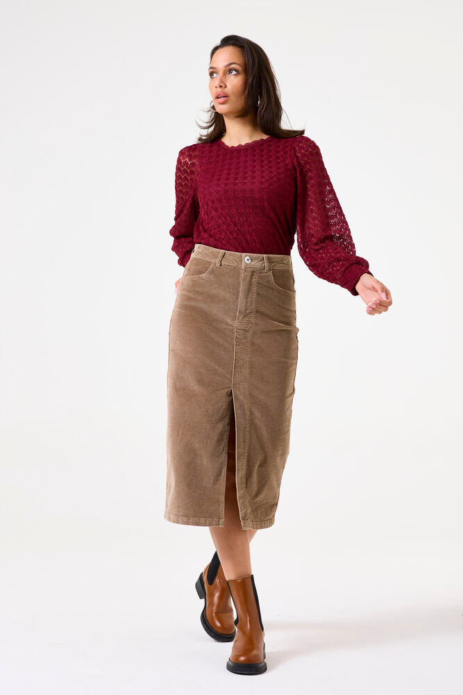 GARCIA LONG-SLEEVED TOP WITH LACE ACCENT IN BURGUNDY