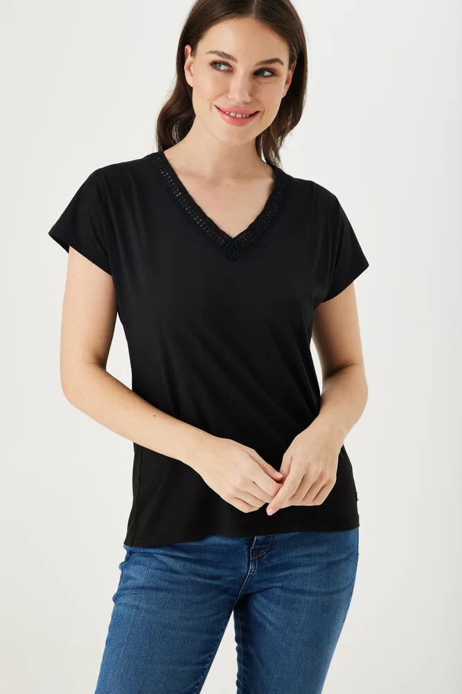 GARCIA BLACK TEE WITH V-NECK DETAIL